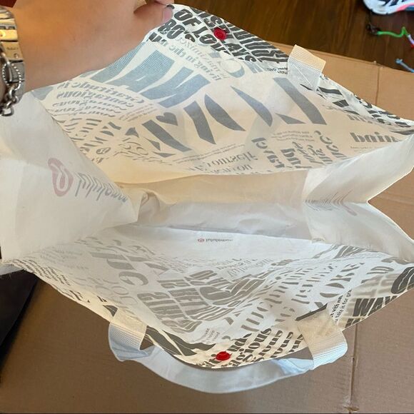 NWOT LULULEMON Reusable Shopping Gym Lunch Bag L - Picture 8 of 9